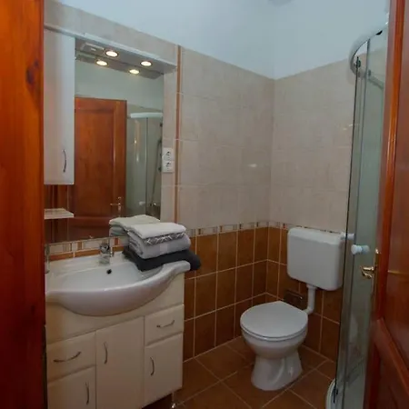 Teubel Apartman - 2 Apartman Apartmán *